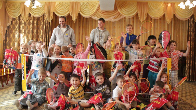 Игроки сборной Казахстана по теннису встретились с детьми