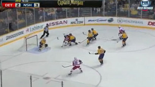 Павел Дацюк забрасывает шайбу в ворота "Нэшвилла". Кадр видео с сайта НХЛ