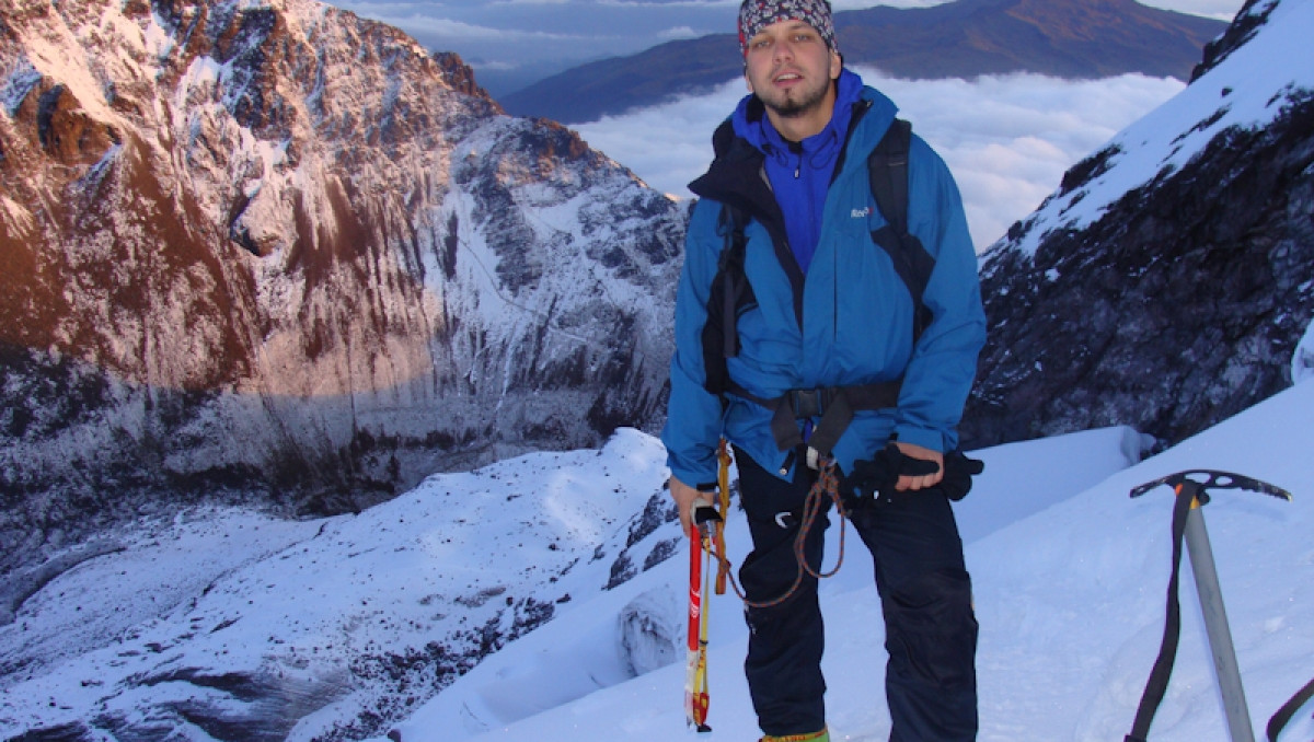 Казахстанский альпинист покорил четвертый вулкан