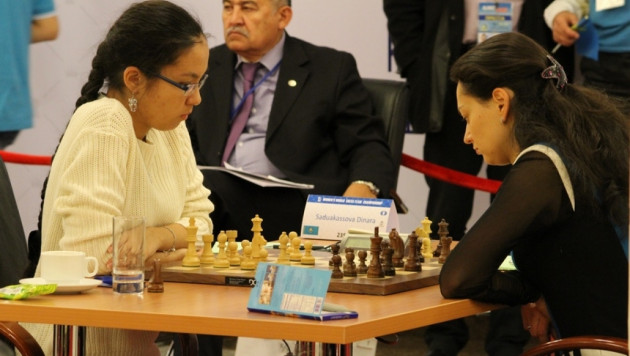 Динара Садуакасова сыграла вничью с румынкой Космой на ЧМ по шахматам