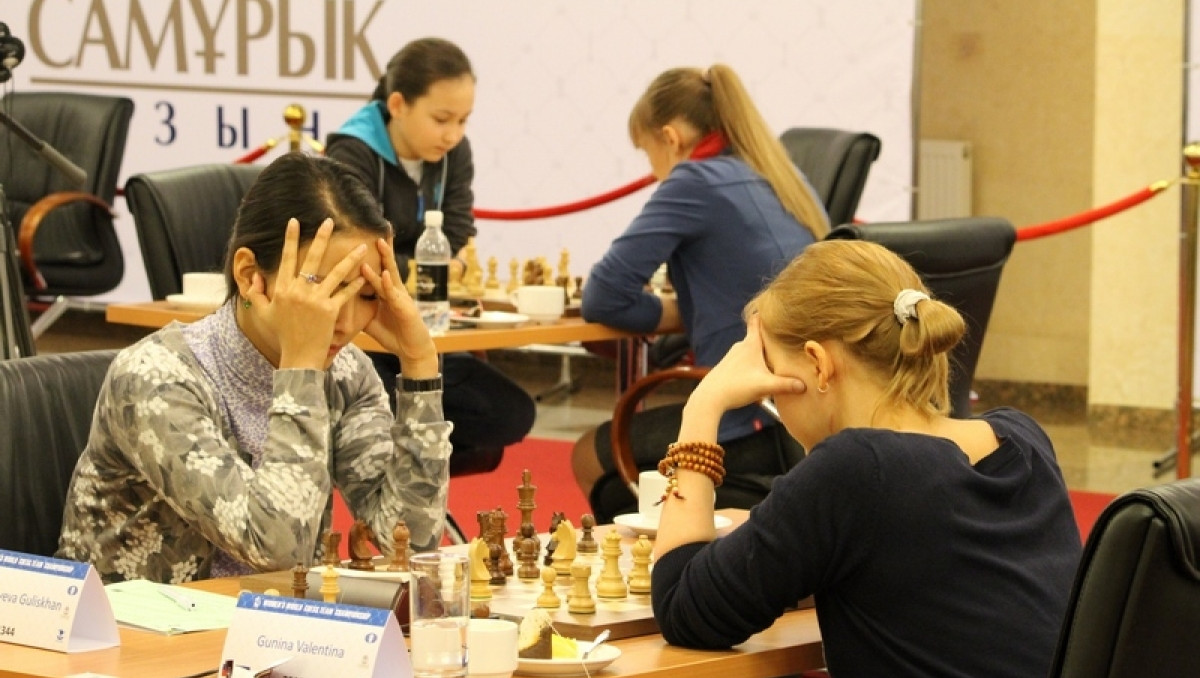 Нахбаева и Абдумалик сыграли вничью с индианками на ЧМ по шахматам
