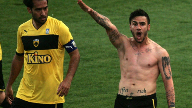 Футболист греческого клуба отметил гол нацистским приветствием (+фото)