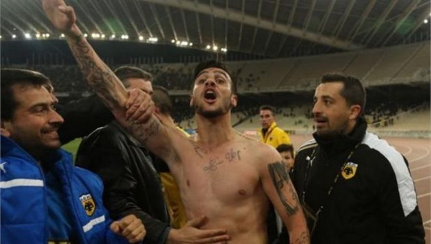 Игрока греческого клуба пожизненно отстранили от футбола за нацистский жест