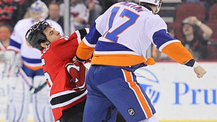 Игрок НХЛ отправил соперника в нокаут с двух ударов (+видео)