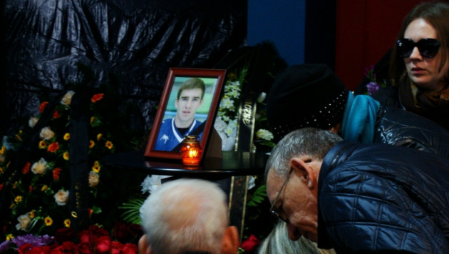 В Хабаровске похоронили погибшего хоккеиста "Ертic-Павлодара" (+фото)