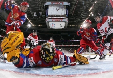 Эпизод матча женских сборных Канады и России. Фото Andre Ringuette/HHOF-IIHF Images