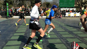 Гибкая плитка на трассе Бостонского марафона. Фото с сайта xakep.ru