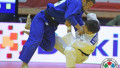 Асхат Тельманов (в синем) против Амартувшина Дашдаваа. Фото с сайта ijf.org