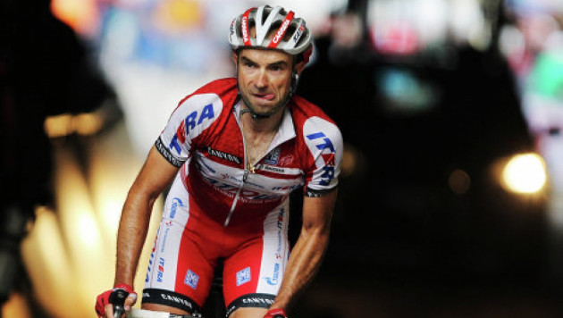 Гонщик "Катюши" с поломанными ребрами доехал до финиша и снялся с "Джиро д'Италия"