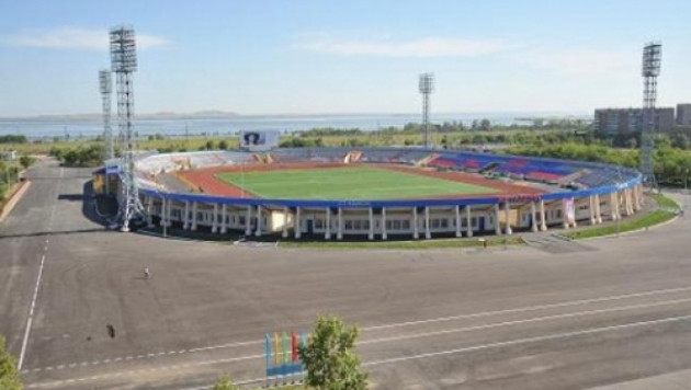 В Темиртау на стадионе "Металлург" заменят газон