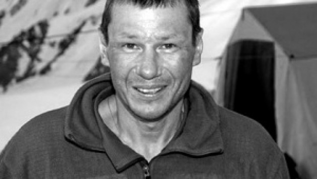 Российский альпинист напарник Дениса Урубко погиб во время восхождения на Эверест