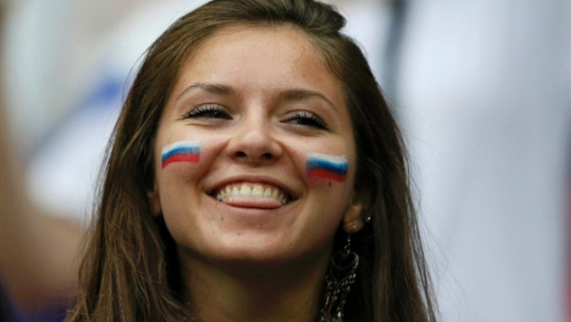 Десятки фанаток Тена из России прилетели в Астану на ледовое шоу