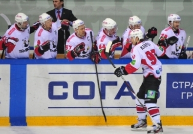 Максим Карпов празднует забитую шайбу в ворота "Барыса". Фото с официального сайта ХК "Барыс"
