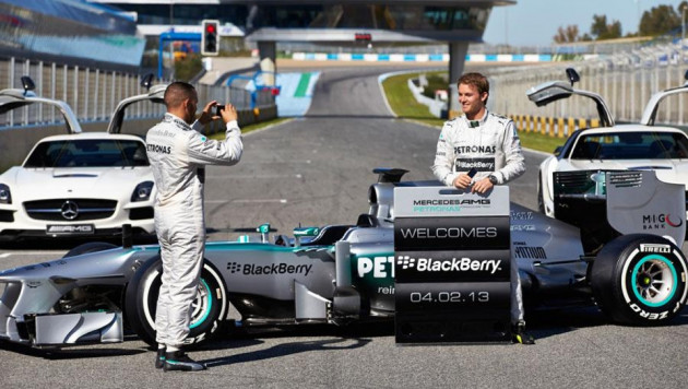 Команда Mercedes готова уйти из "Формулы-1" из-за коррупционного скандала