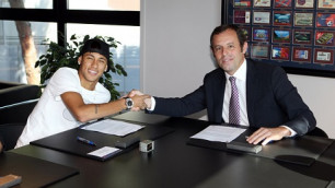 Неймар подписал пятилетний контракт с "Барселоной" (+фото)