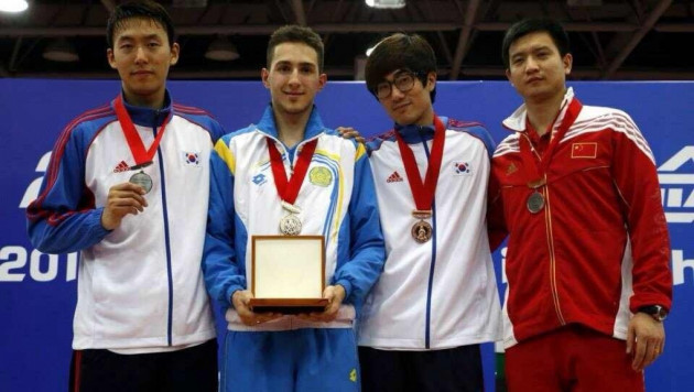 Казахстанский шпажист стал двукратным чемпионом Азии