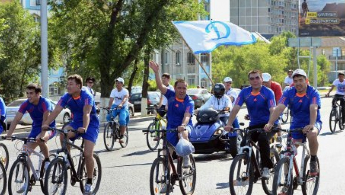 Велопробегом отметили День полиции в Алматы