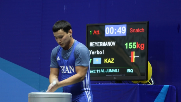 Штангист из Казахстана серьезно пострадал во время чемпионата Азии (+фото)
