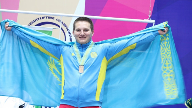 Берсанов поблагодарил отца за "бронзу" чемпионата Азии по тяжелой атлетике