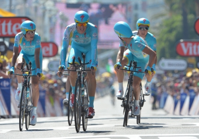 Велокоманда "Астана" на "Тур де Франс". Фото ©Presse Sport