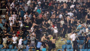 Во время матча Лиги Европы произошла массовая драка болельщиков (+видео)