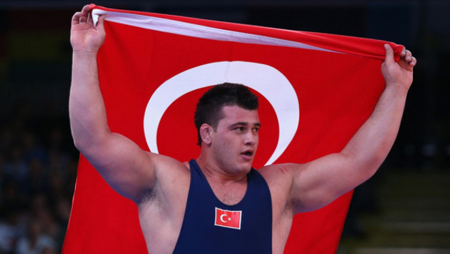 Призер Олимпиады-2012 дисквалифицирован за расистские твиты про армян и греков
