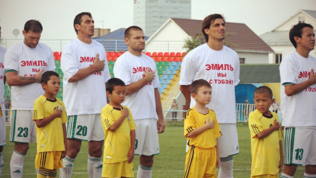 Футболисты КПЛ поддержали Эмиля Кенжисариева во время матчей 23-го тура