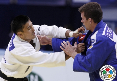 Дастан Ыкыбаев (в белом) на чемпионате мира в Бразилии. Фото с сайта ijf.org