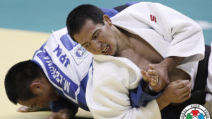 Азамат Муканов (в белом) во время финальной схватки на чемпионате мира в Бразили. Фото с сайта ijf.org