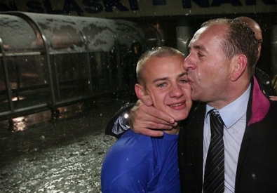 Владимир Вайсс со своим сыном. Фото с сайта futbal.pravda.sk