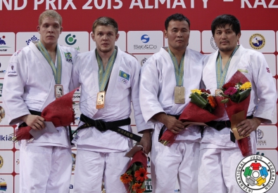 Максим Раков (второй слева) - победитель Гран-при в Алматы. Фото с сайта ijf.org