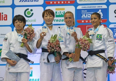 Шарлин ван Сник (третья слева). Фото с сайта judokramatorsk.info.