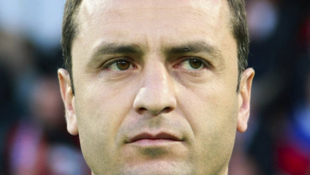 Сборная Армении по футболу осталась без тренера