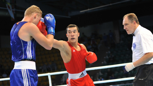 Ниязымбетов уверенно победил боксера из Косово на ЧМ в Алматы