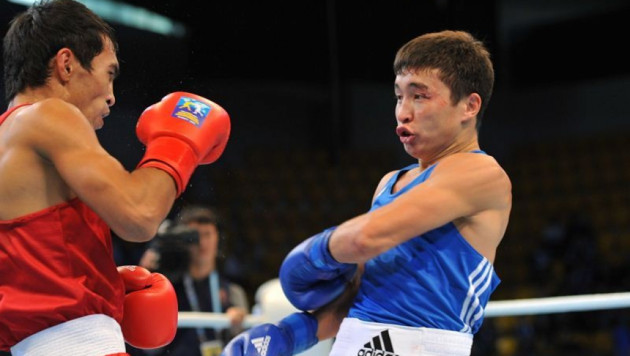 Казахстанский боксер победил олимпийского чемпиона в четвертьфинале ЧМ в Алматы