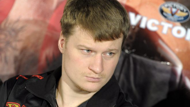 Александр Поветкин приехал в Алматы на ЧМ по боксу