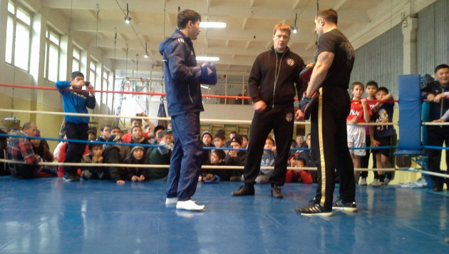 Александр Поветкин провел мастер-класс для молодых боксеров Экибастуза