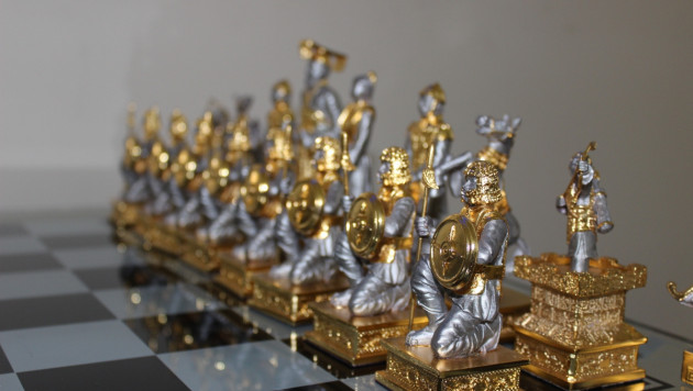 Астанчане завоевали трофей в виде шахматной доски из драгоценных металлов