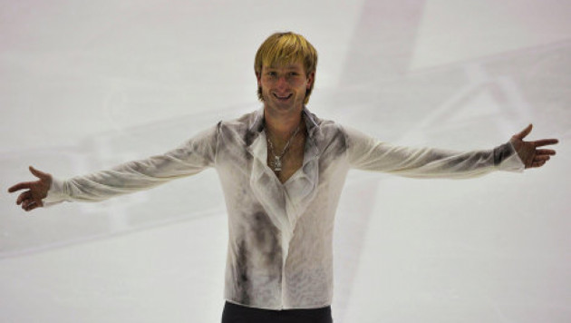 Плющенко выиграл короткую программу на первом турнире в сезоне