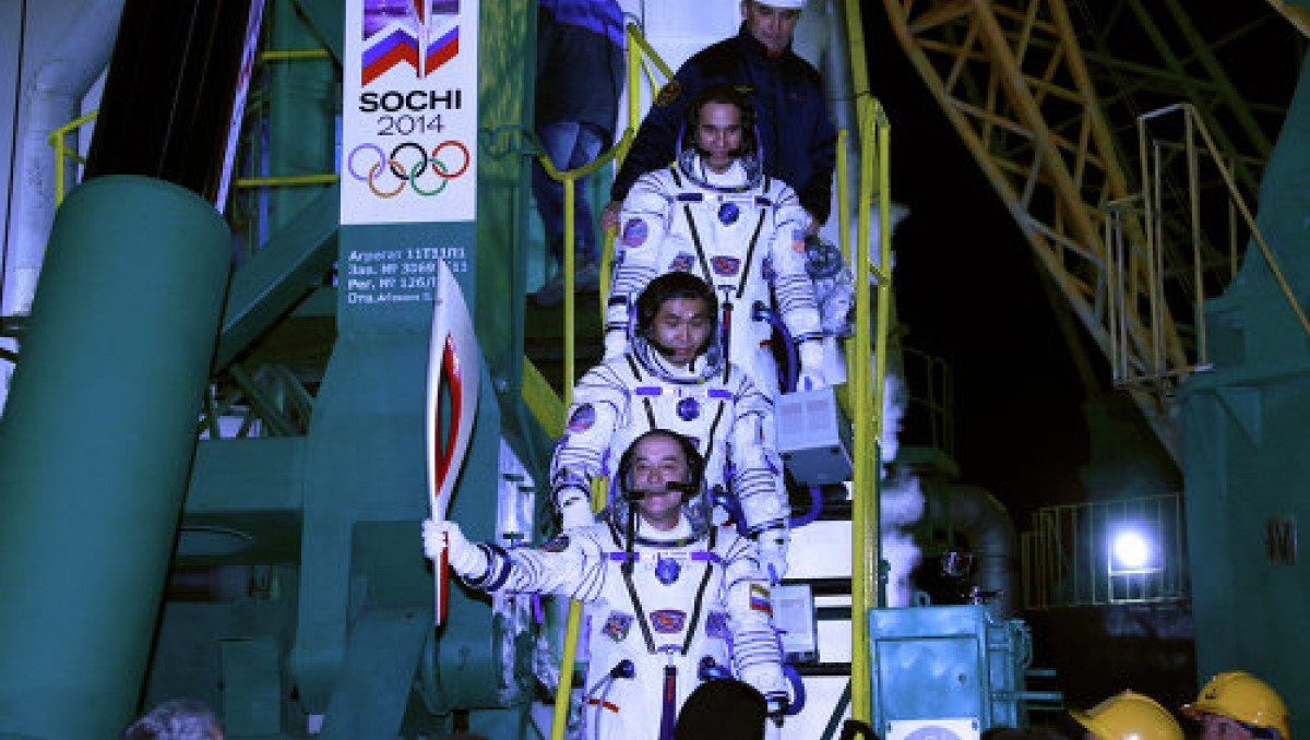 Космонавты пообещали сделать красивые фото факела ОИ на фоне Земли