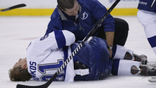 Лучший снайпер НХЛ сломал ногу во время матча