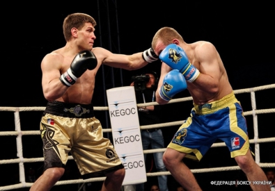 Сергей Деревянченко (слева) в финале WSB. Фото федерации бокса Украины