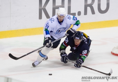 Эпизод матча "Слован" - "Барыс". Фото с сайта hcslovan.sk