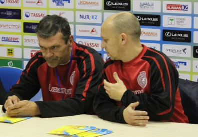 Главный тренер "Танго" Мирко Марван (слева). Фото Vesti.kz