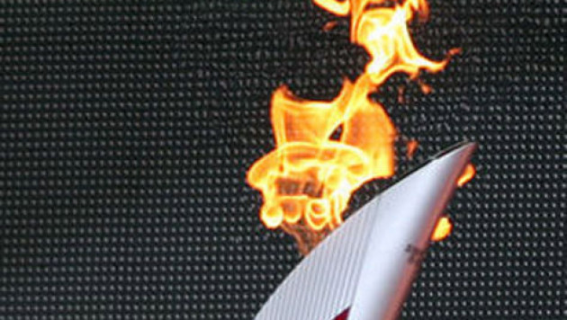 Факелоносец загорелся во время эстафеты олимпийского огня