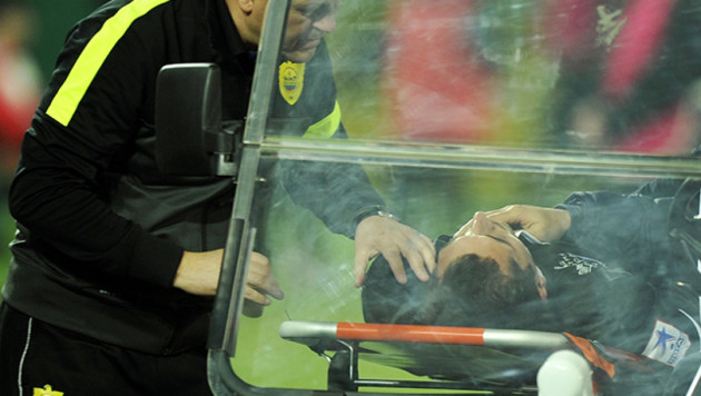 Футболист "Анжи" получил перелом челюсти и сотрясение мозга во время матча