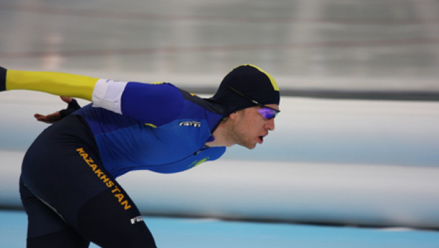 Казахстанский конькобежец стал первым на 5000-метровке этапа Кубка мира
