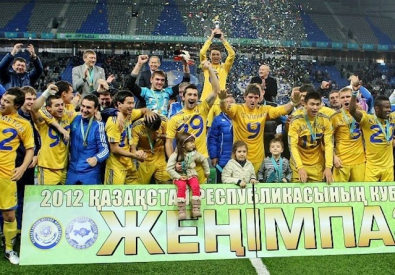 ФК "Астана" с Кубком страны. Фото с сайта кaz-football.kz