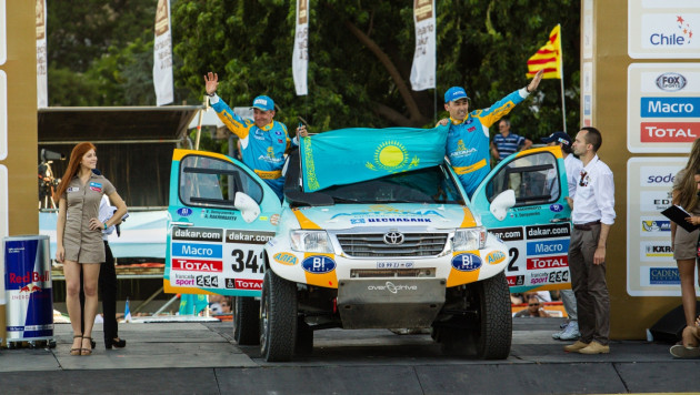 На старте "Дакара" лучшим из казахстанцев в зачете внедорожников стал экипаж Рахимбаева