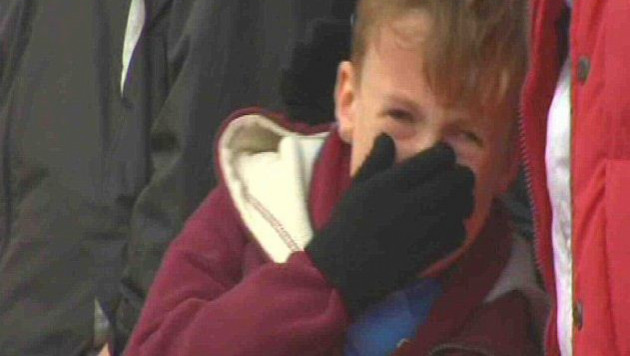 Плачущий мальчик растрогал руководство английского футбольного клуба